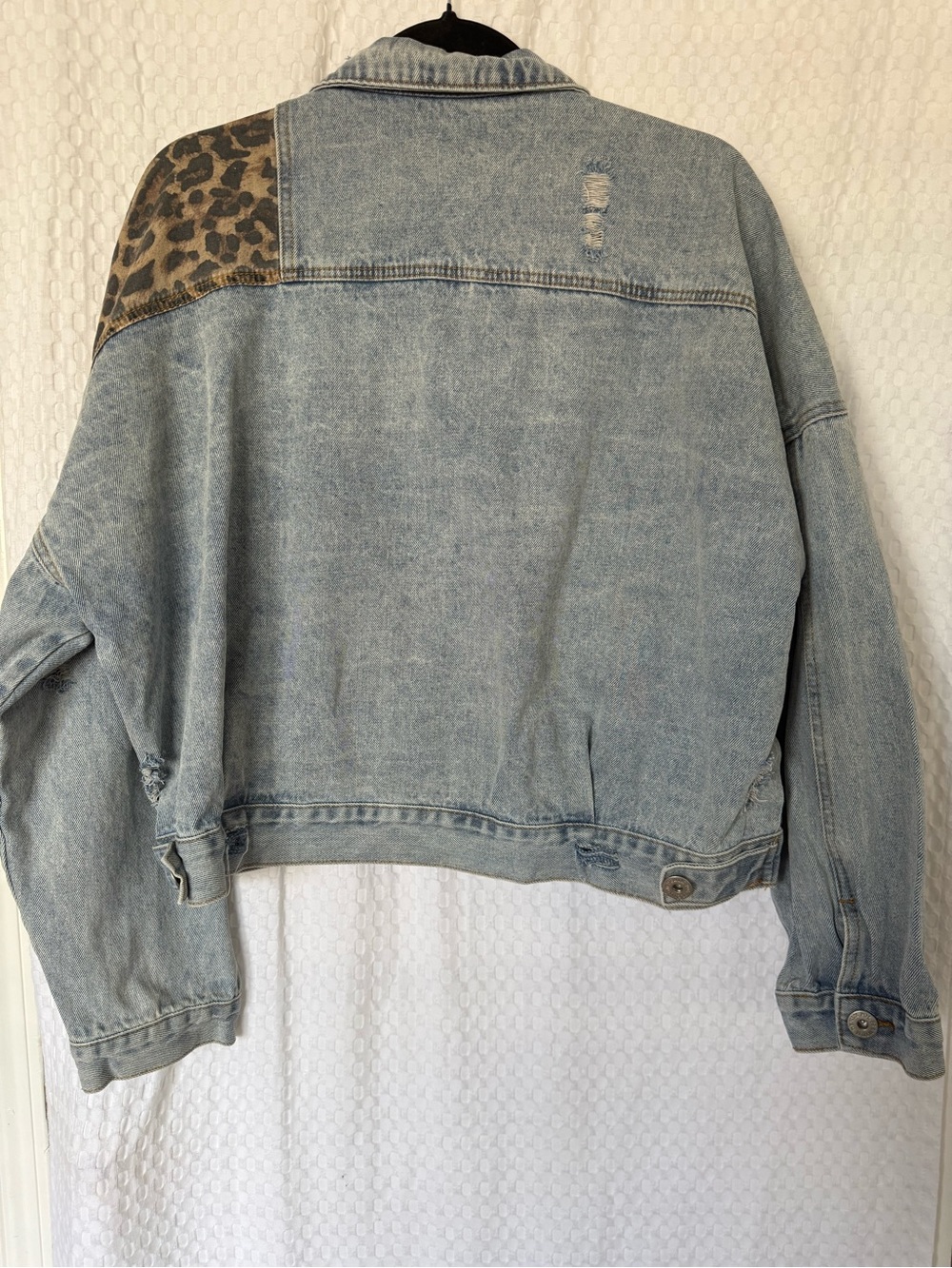 POL Leopard Print Colorblock Distressed Denim Jacket Size L Oversized - Picture 6 of 7